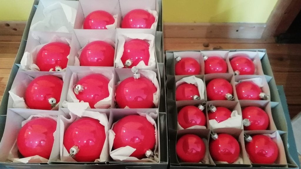 Roze kerstballen in 2 formaten, Ophalen