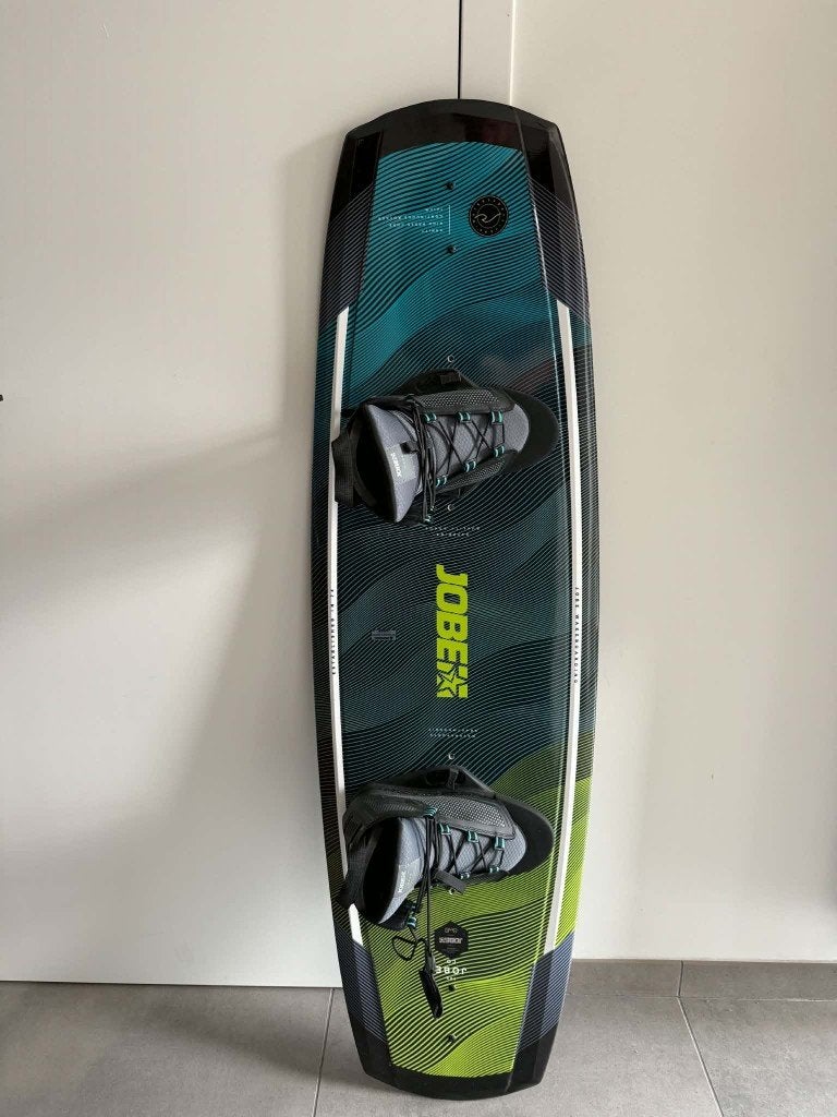 Jobe Vanity wakeboard 141 cm + Maze bindingen (maat 40–46), Watersport en Boten, Ophalen of Verzenden, Zo goed als nieuw, Board en Schoenen