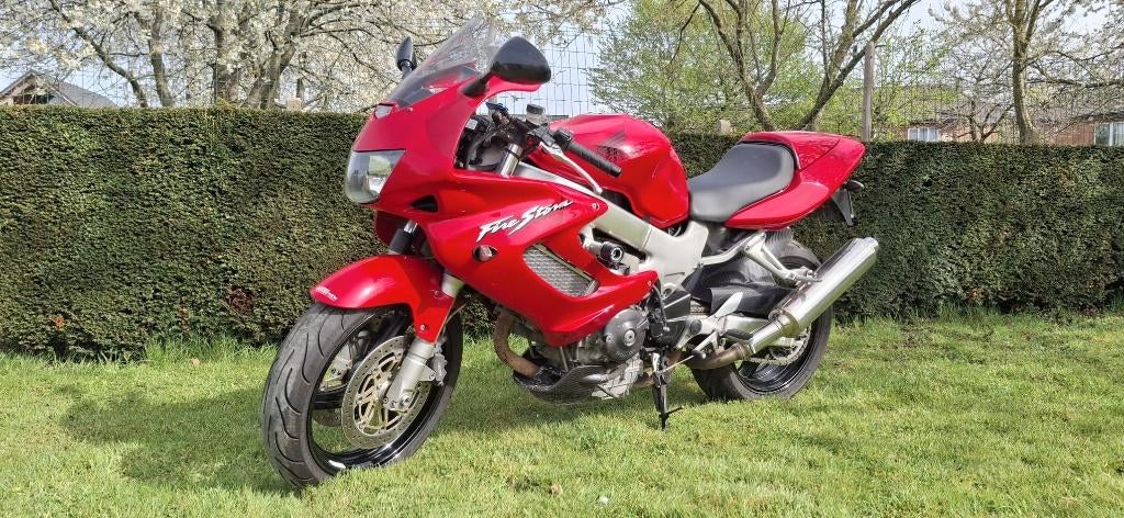 Honda VTR 1000 Fire Storm uit het jaar 2003, Motoren, 2 cilinders, Motorrijbewijs A, Gebruikt, 1000 cc