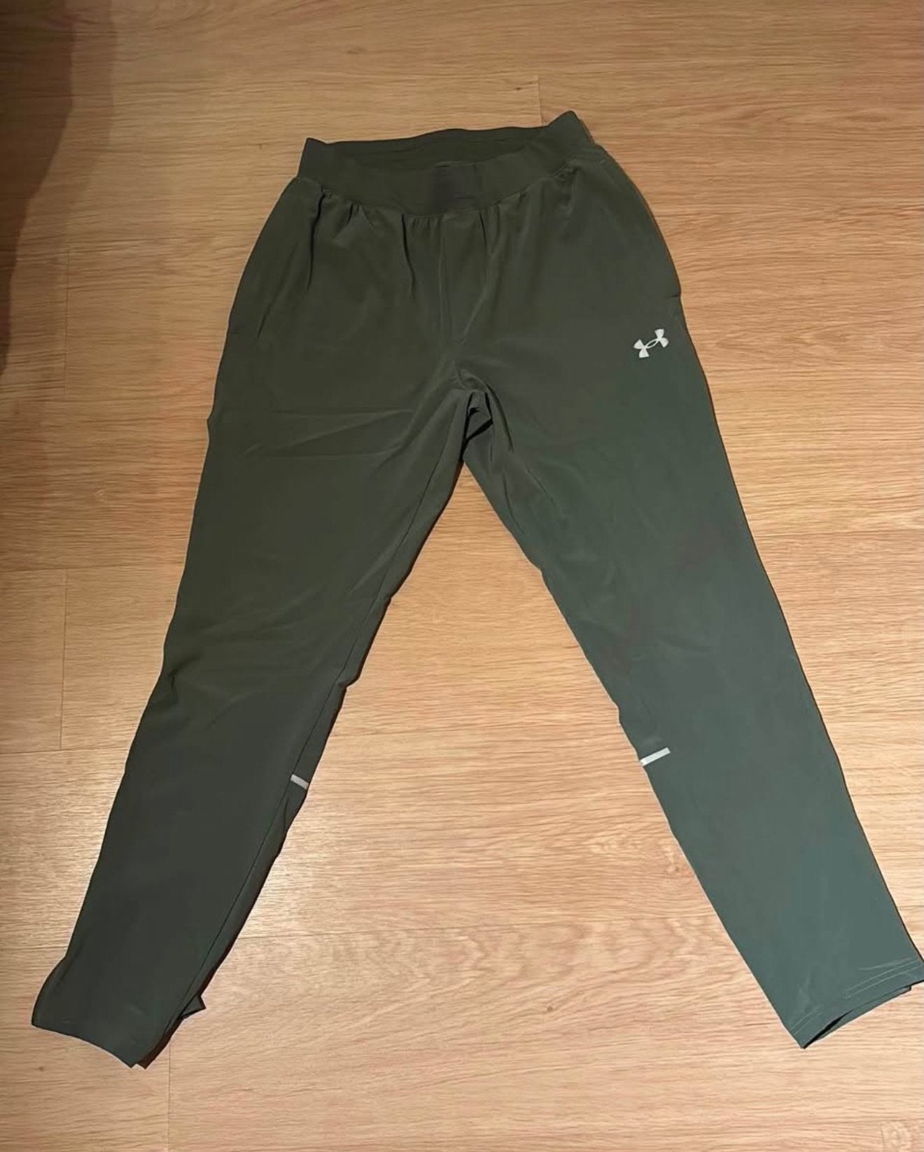 Kaki joggingbroek van Under Armour maat M, Kleding | Heren, Sportkleding, Ophalen, Zo goed als nieuw