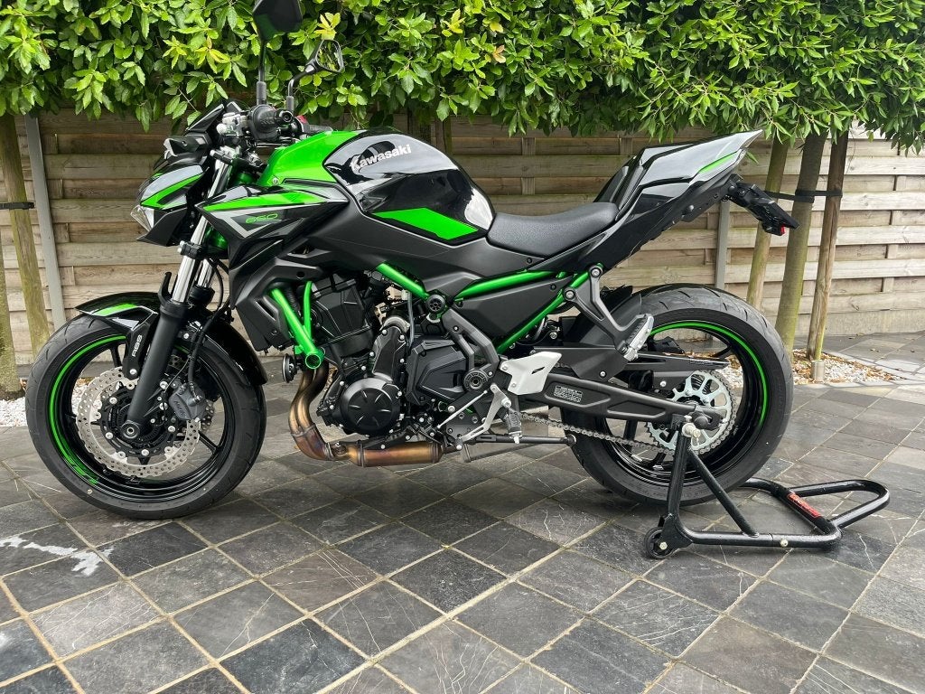 Kawasaki z650 **sportpakket** 2065km** showroomstaat !! **, Motoren, 2 cilinders, Nieuw, Bedrijf, Meer dan 35 kW