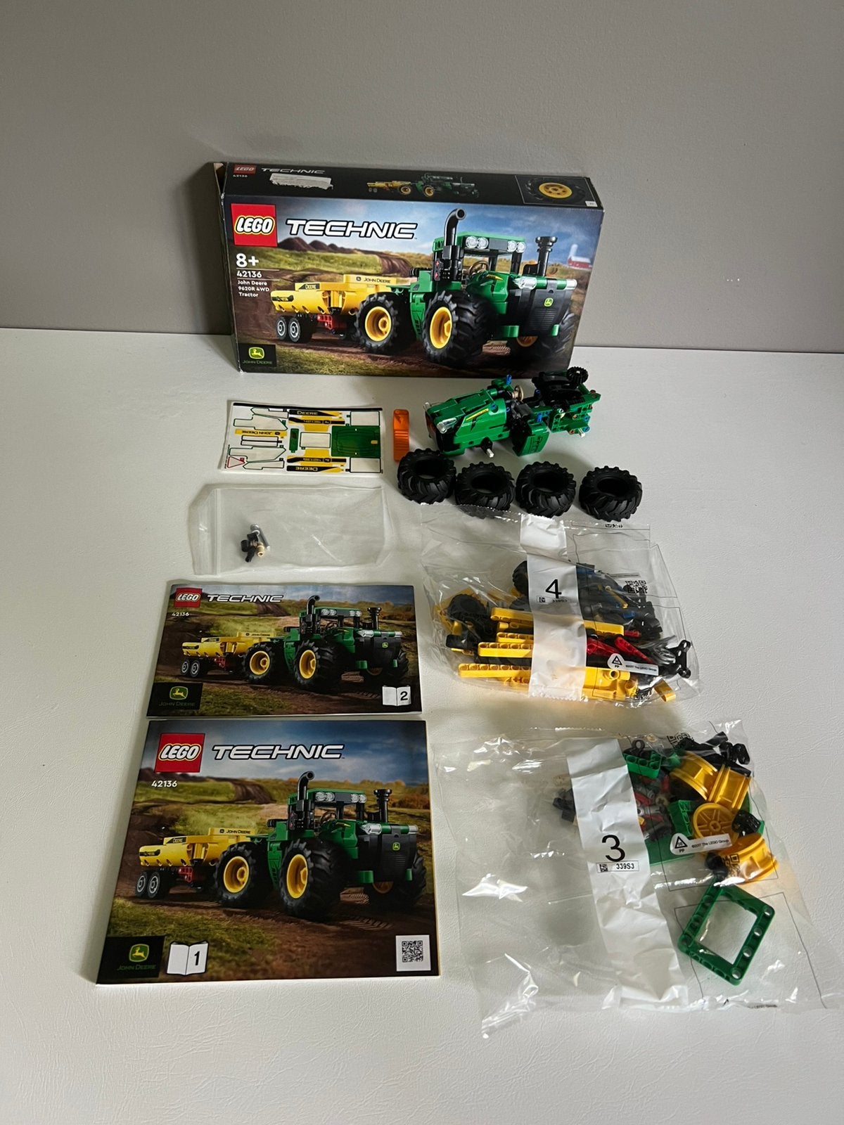 LEGO 42136 Tracteur John Deere Technic complet boîte notice, Kinderen en Baby's, Speelgoed | Duplo en Lego, Zo goed als nieuw
