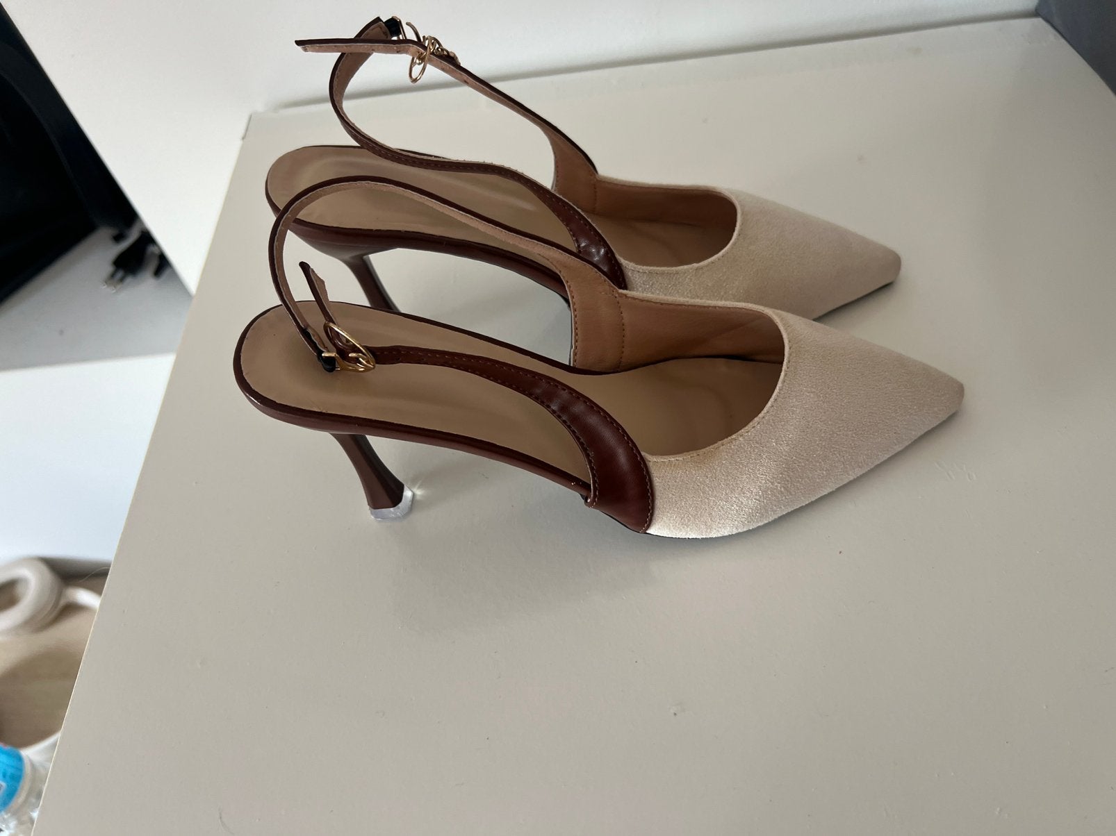 Beige hakken, Kleding | Dames, Pumps, Beige, Nieuw, Ophalen of Verzenden