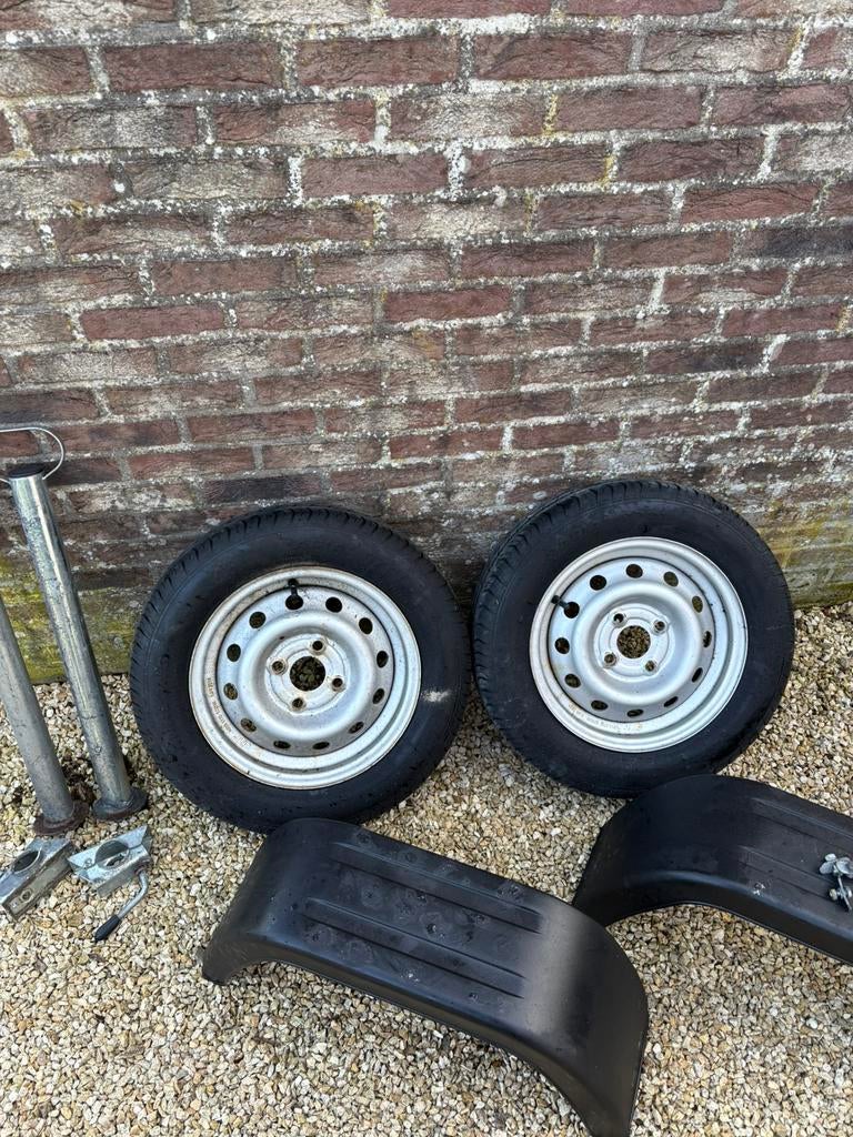 Aanhanger enkelasser onderdelen, Ophalen