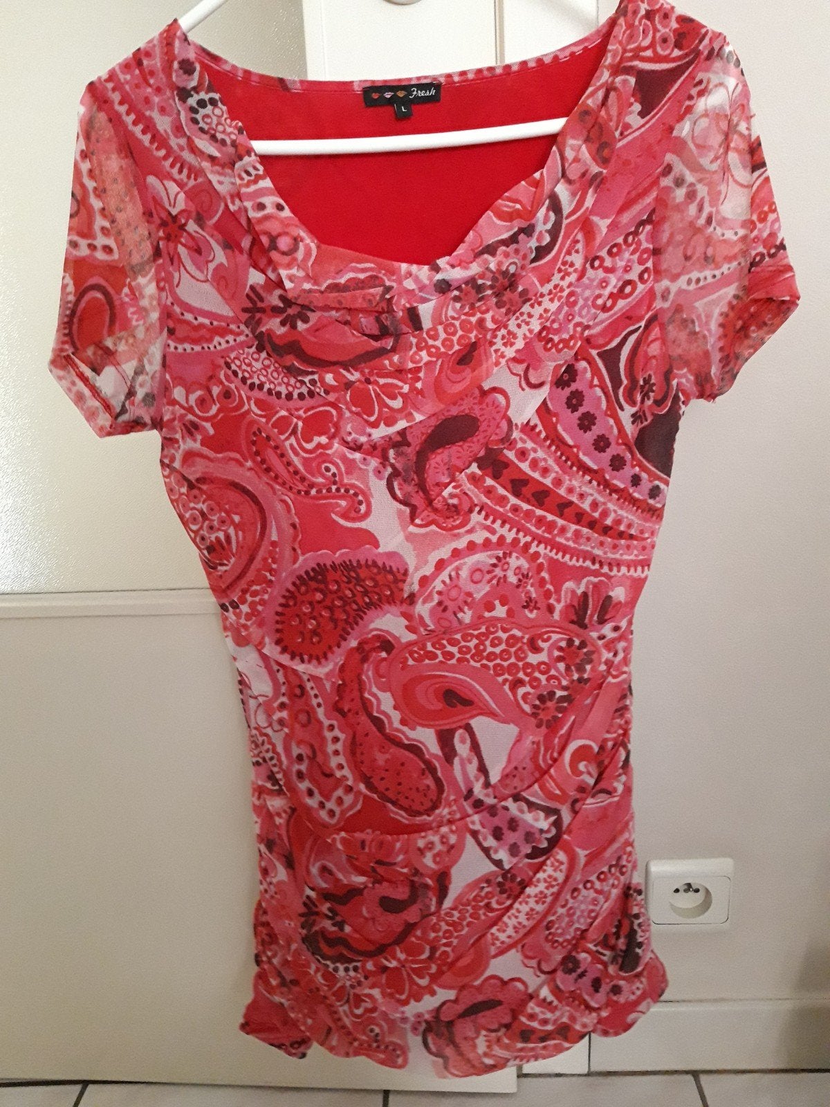 Nieuwe t-shirt zeer goede kwaliteit, Ophalen, Maat 42/44 (L), Nieuw, Korte mouw