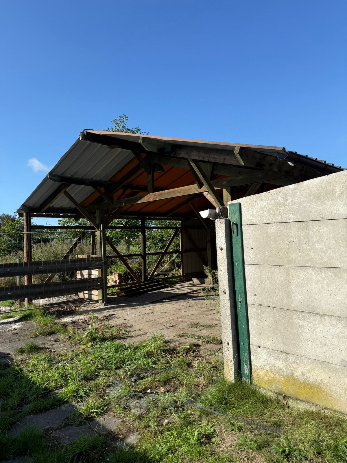 Overkapping/ open stal, Mise à l'étable