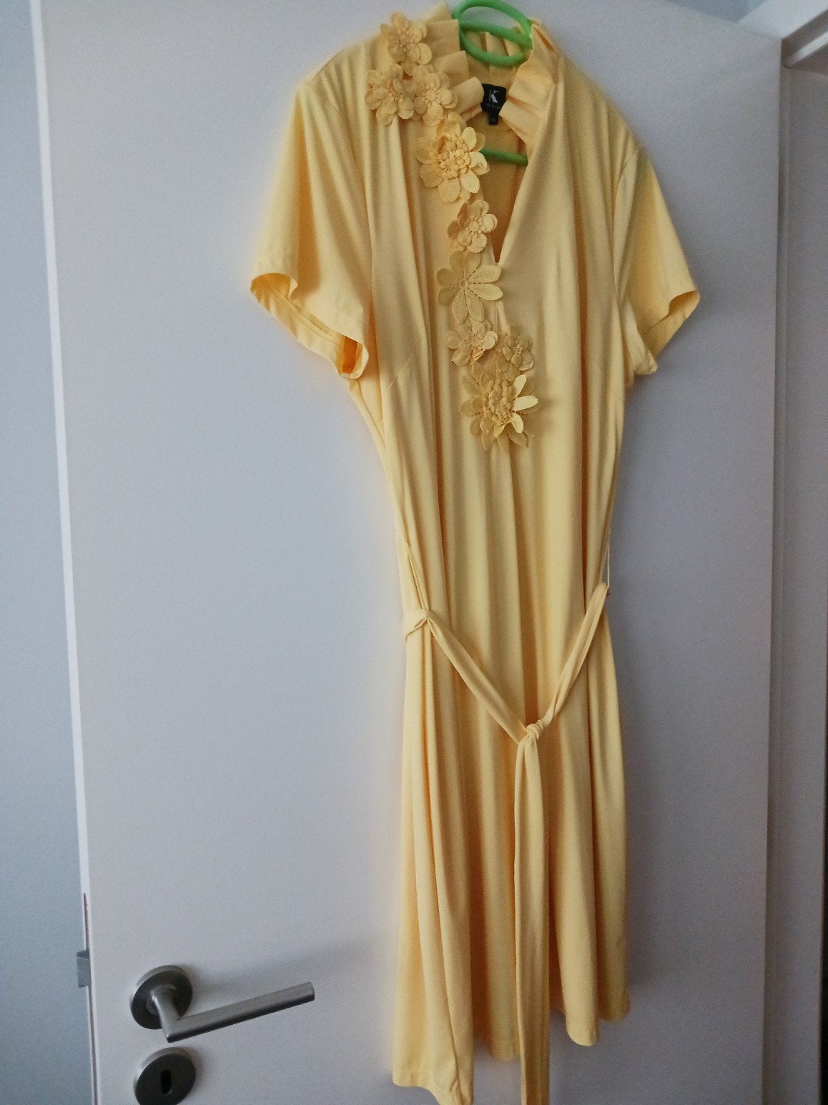 Geel kleed merk K Design te koop. maat L, Kleding | Dames, Jurken, Ophalen, K Design, Geel, Maat 42/44 (L)