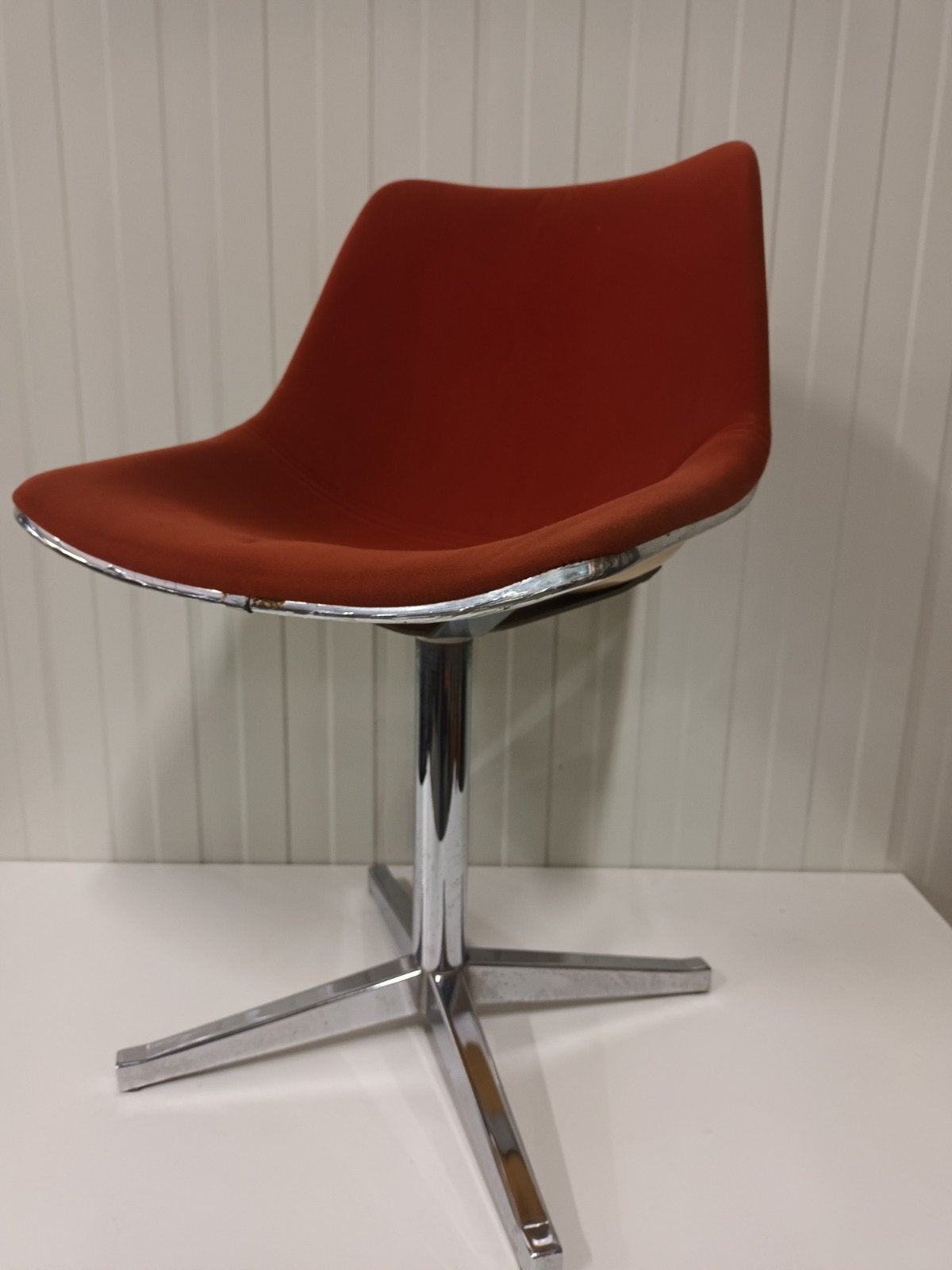 Vintage design klassieker: de L202 draaistoe, Enlèvement