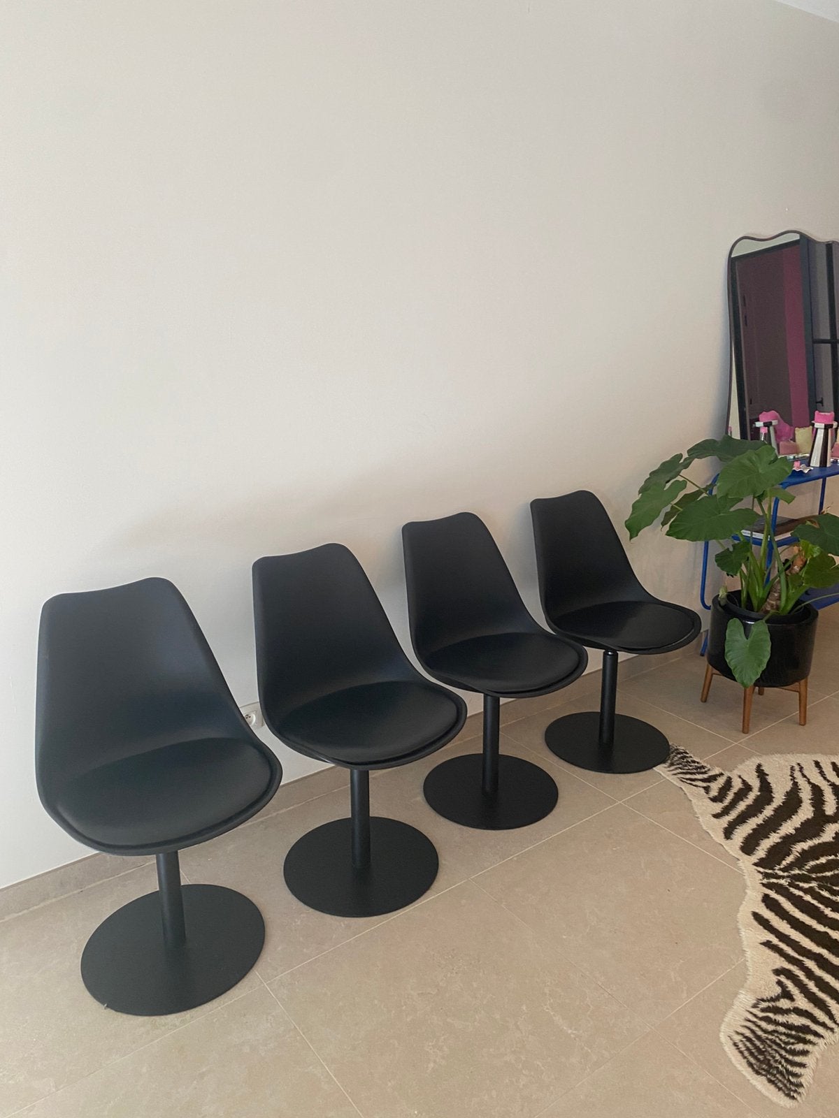 4 zwarte kuipstoelen, Ophalen, Zo goed als nieuw, Metaal