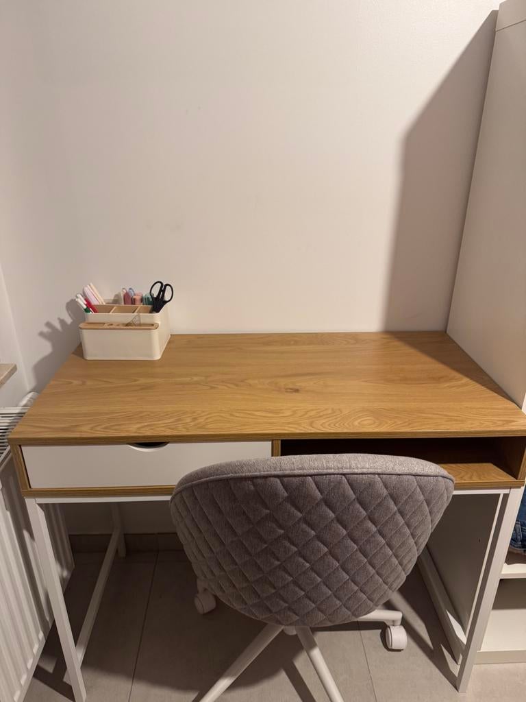 Nieuwe bureau, Ophalen, Zo goed als nieuw, Jysk