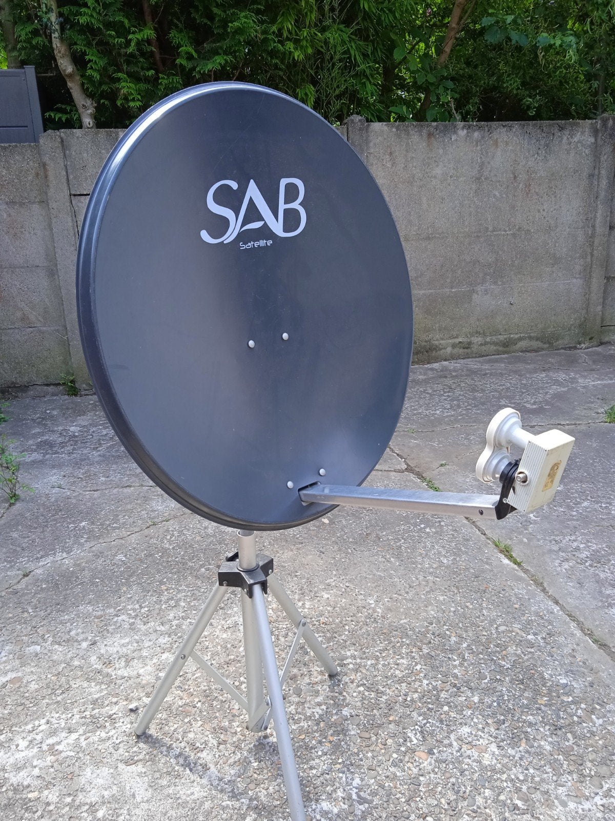 Schotel anttene op voet Sab, TV, Hi-fi & Vidéo, Enlèvement, Comme neuf, Autres marques