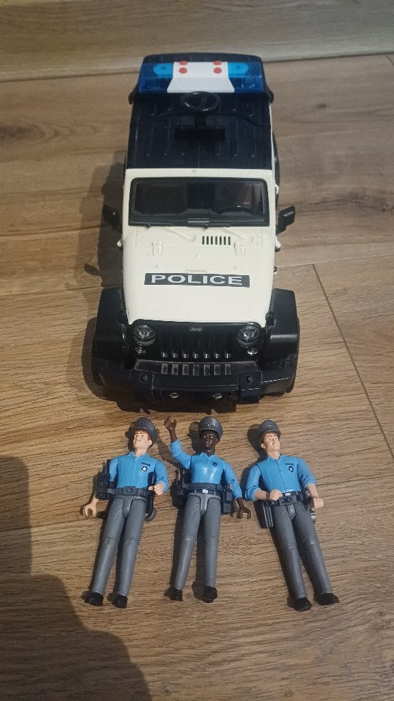 Jeep Police Bruder avec 3 policiers, Enlèvement, Utilisé