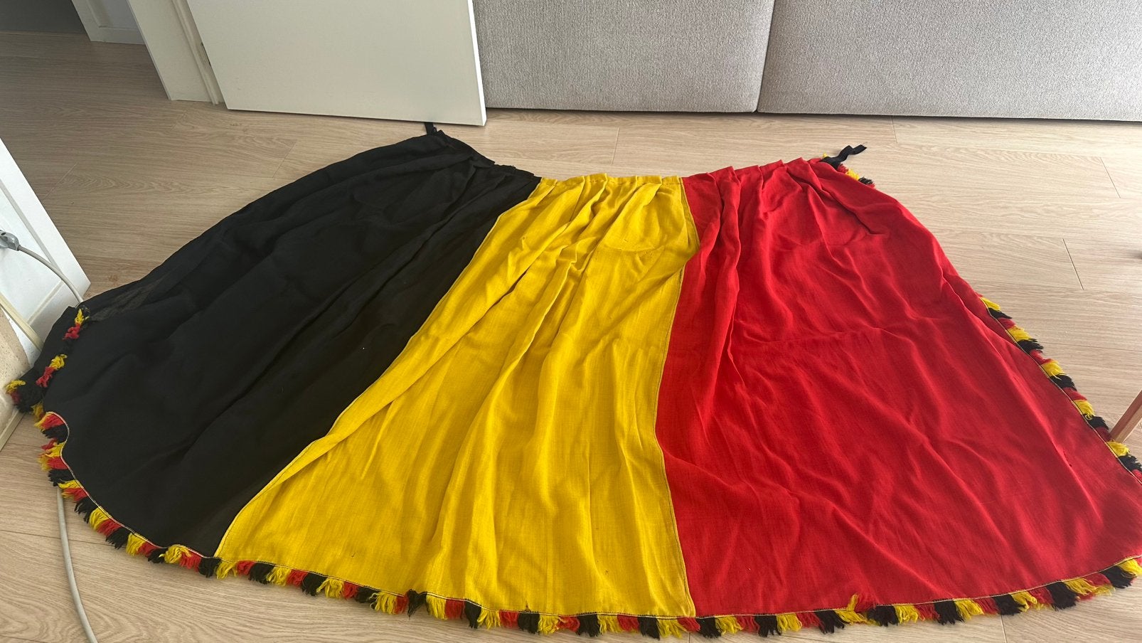 Antieke Belgische vlag (+ 100 jaar oud), Ophalen, Zo goed als nieuw