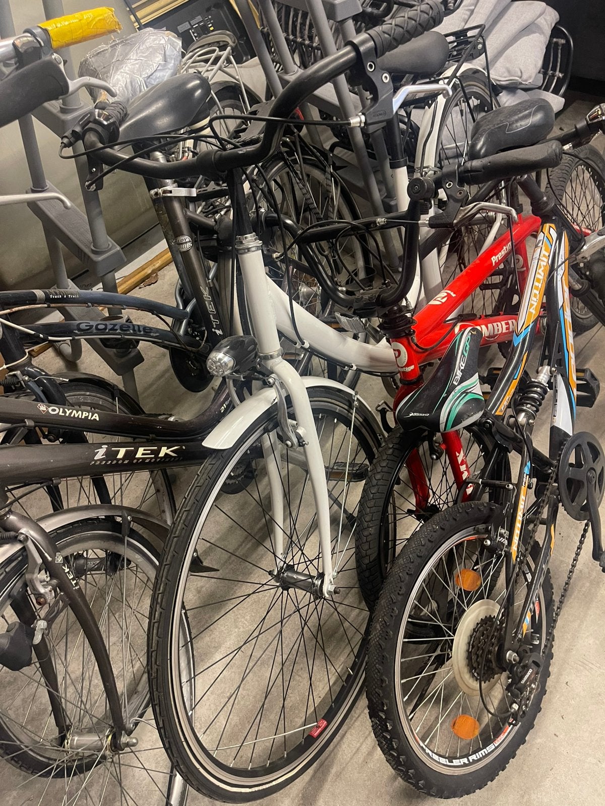 3 dames fietsen + 2 kinderfietsen., Fietsen en Brommers, Overige Fietsen en Brommers, Ophalen, Gebruikt