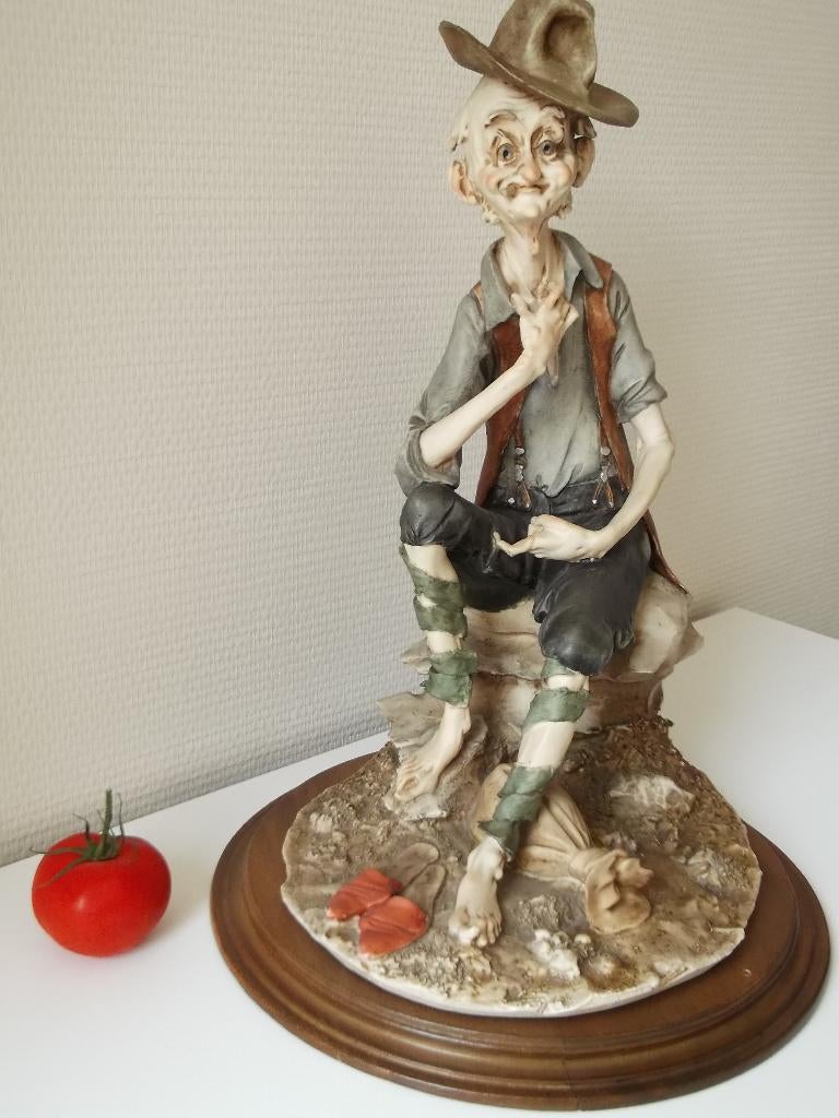 fijn gesculpteerd beeldje van een zwerver - Capodimonte, Enlèvement, Comme neuf, Humain