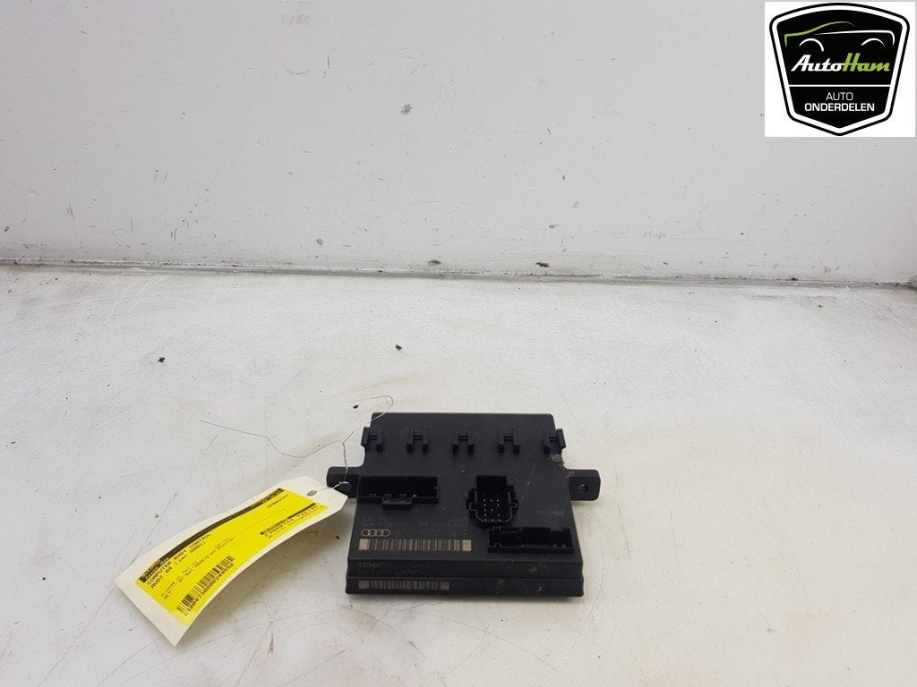 ORDINATEUR UNITE COMMANDE ELECTRONIQUE Audi A4 Avant (B6), Auto-Union-Straße  1,
85057  Ingolstadt, DE, Info@audi.de, Audi, Utilisé