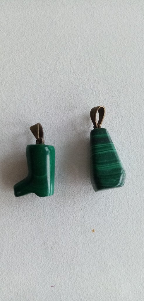 2 petits pendentifs en vraie malachite - Impec, Autres représentations, Comme neuf, Autres matériaux, Vert
