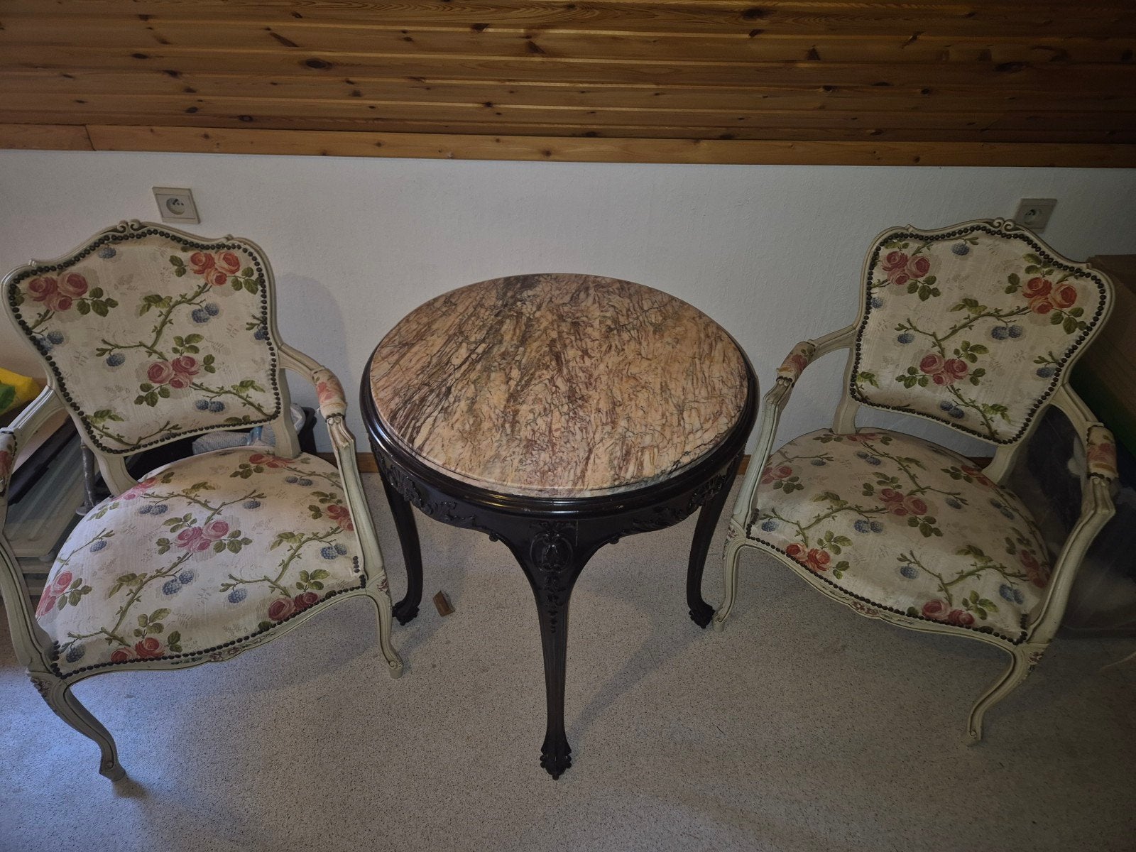 fauteuils et table anciens de style Louis XV, Enlèvement