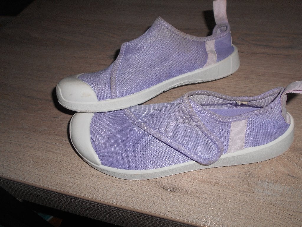 paarse waterschoenen maat 34 - 35, Watersport en Boten, Kind, Overige typen, Ophalen of Verzenden, Zo goed als nieuw