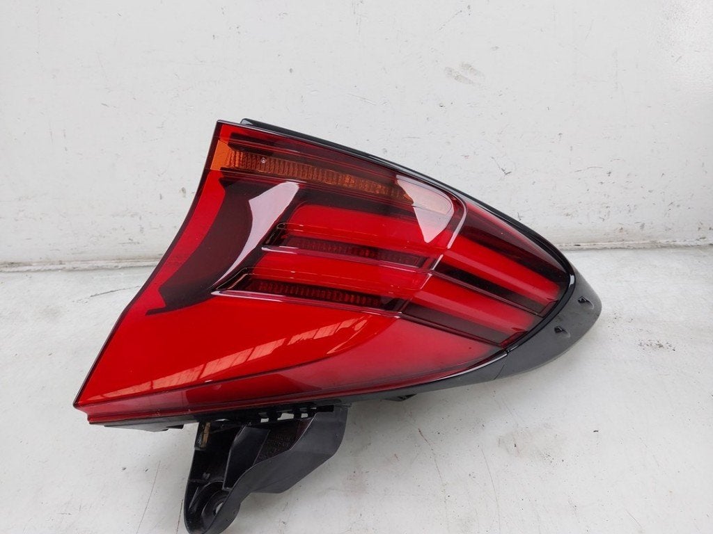 FEU ARRIÈRE DROIT C-HR (X1,X5) (|81550F413000|81550F4130|), Utilisé, Toyota