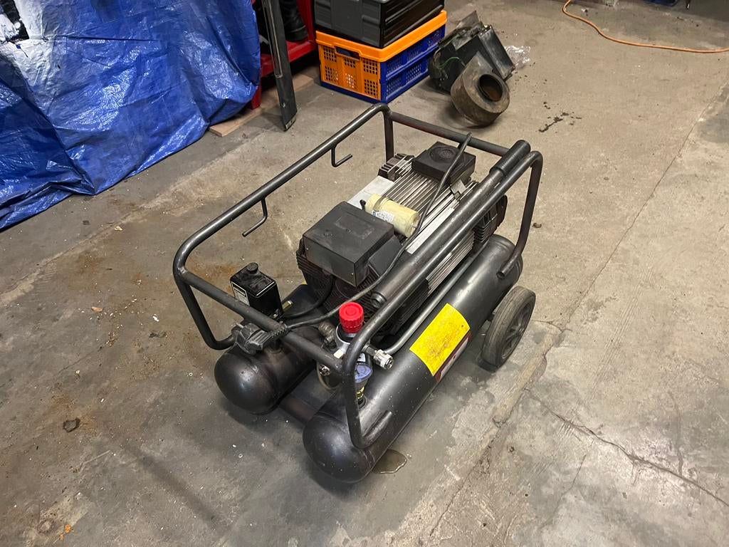 Compressor, Doe-het-zelf en Bouw, Compressors, Ophalen, Gebruikt, 6 tot 10 bar, Minder dan 200 liter/min