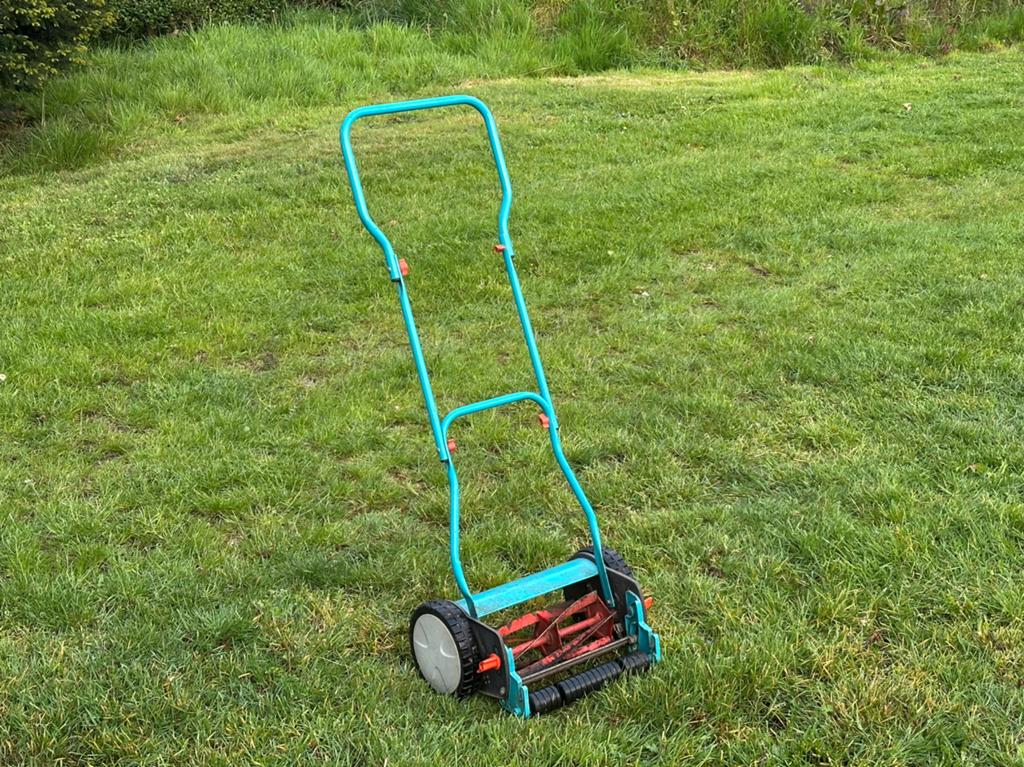 Gardena 300 grasmaaier, Tuin en Terras, Grasmaaiers, Zo goed als nieuw, Kooimesmaaier, Ophalen