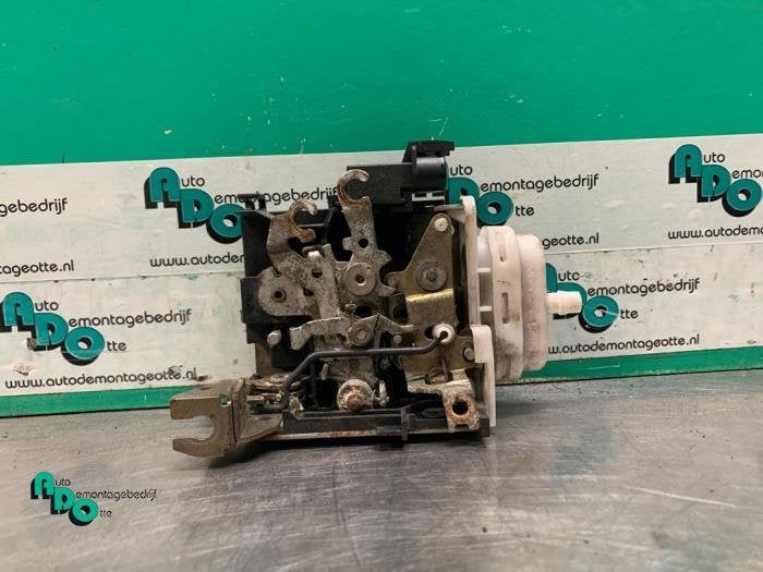 Serrure portière mécanique 2portes droite d'un Audi A3 (A3, -, 3 mois de garantie, Audi, Utilisé