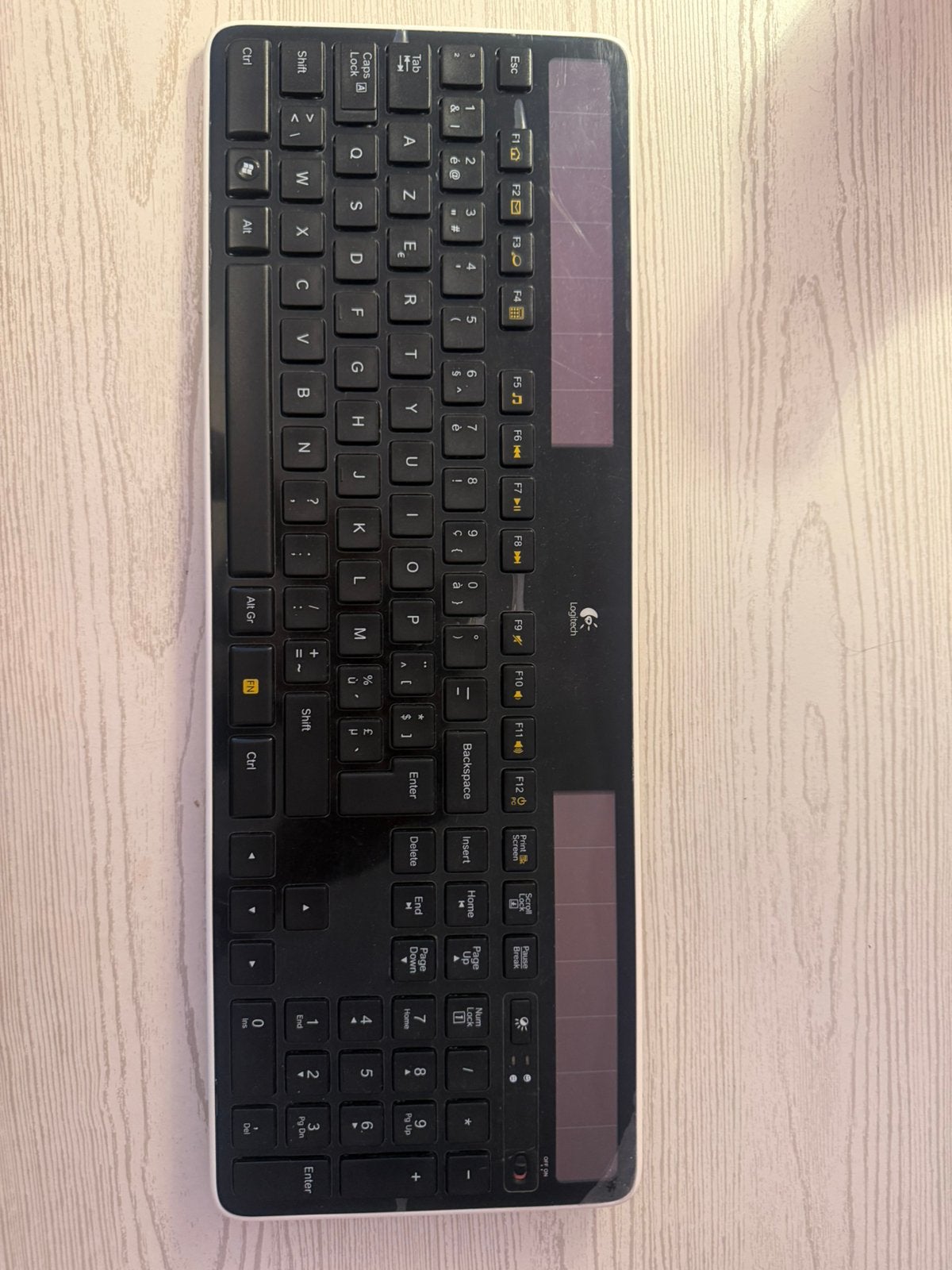 Logitech k750 toetsenbord, Computers en Software, Toetsenborden, Plug-and-play, Ophalen of Verzenden, Draadloos, Nieuw