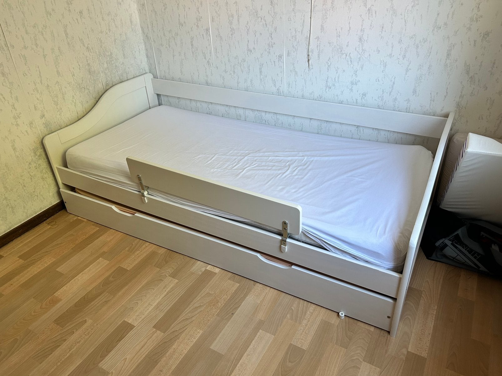 Eenpersoons bed met extra uitschuifbaar bed, Huis en Inrichting, Slaapkamer | Bedden, Ophalen, 90 cm, Eenpersoons, Wit