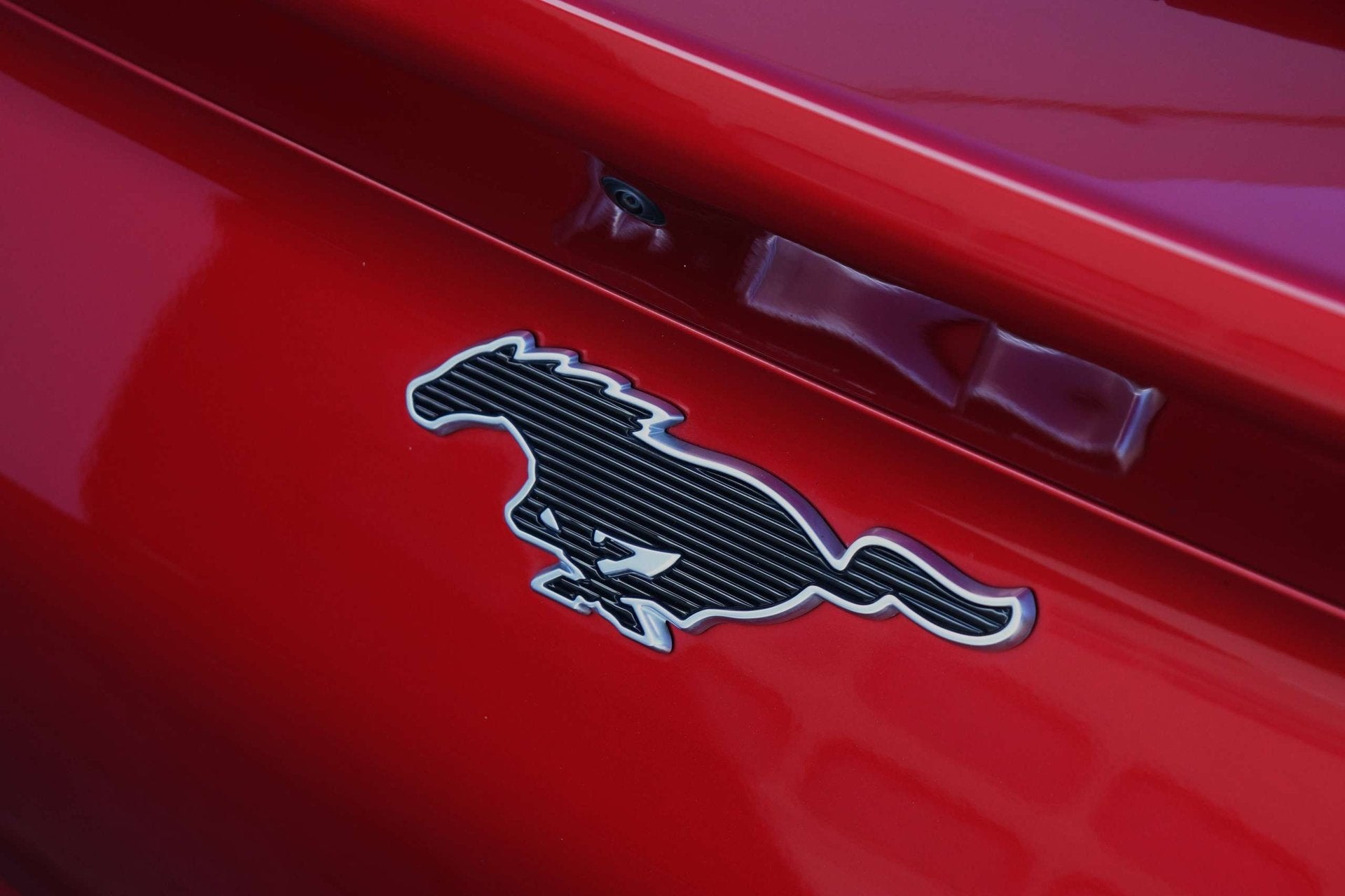 Ford Mustang Mach-E 76 kWh AWD Premium - Pano/BlindSpot/B&O/, Autos, Ford, Rouge, Achat, Euro 6, Noir