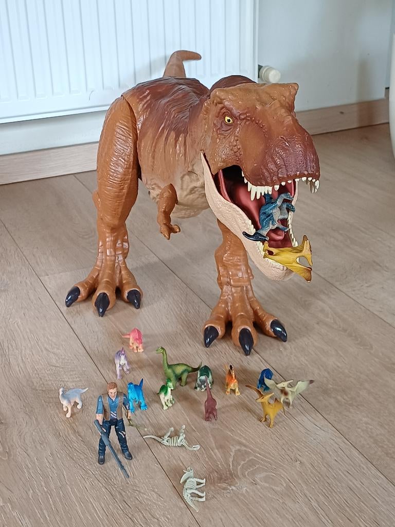 Jurassic World Super Big! T-Rex + figuurtje Owen, Enfants & Bébés, Jouets | Figurines, Enlèvement
