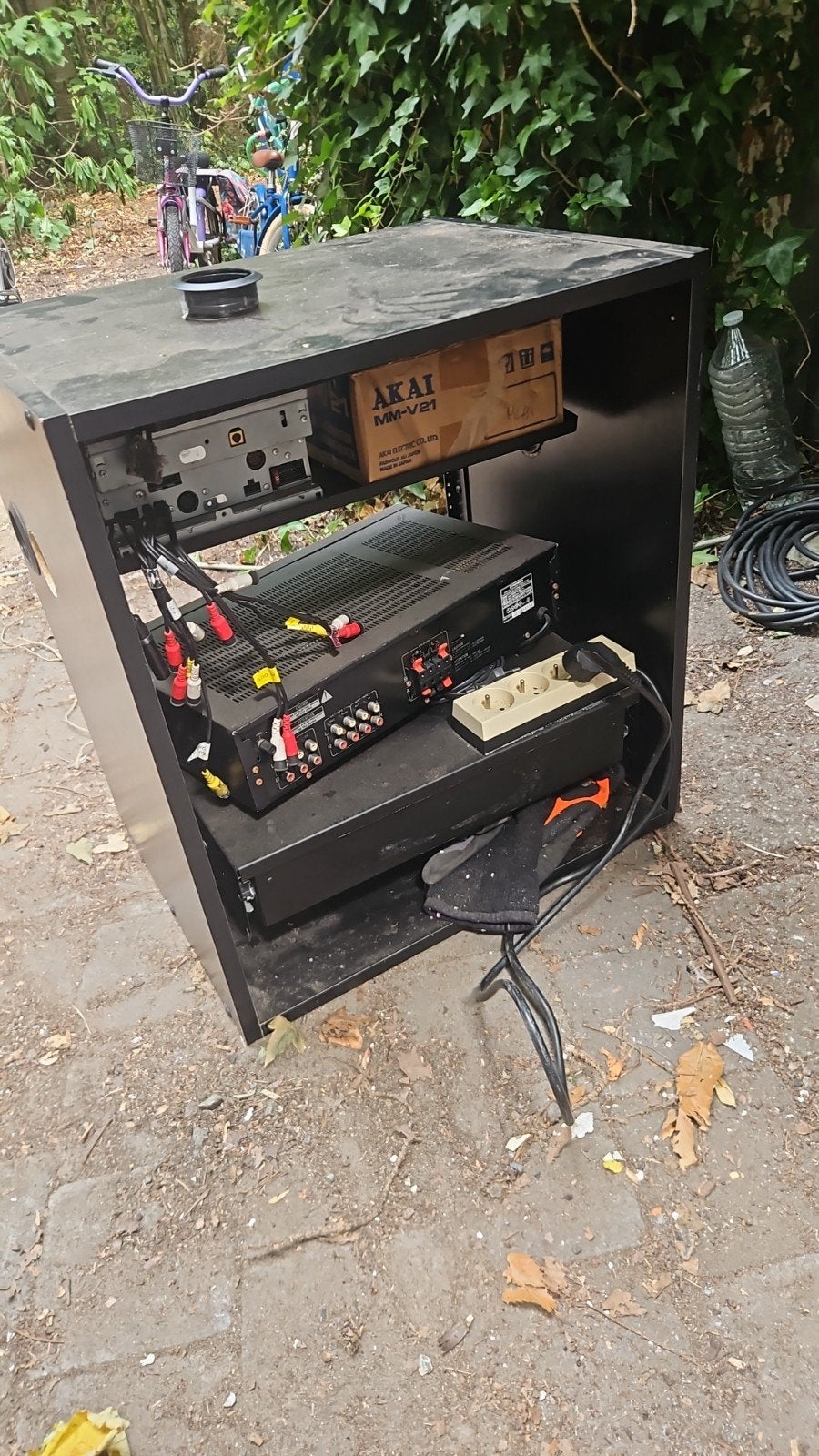 geluidinstalatie allerlei, Enlèvement