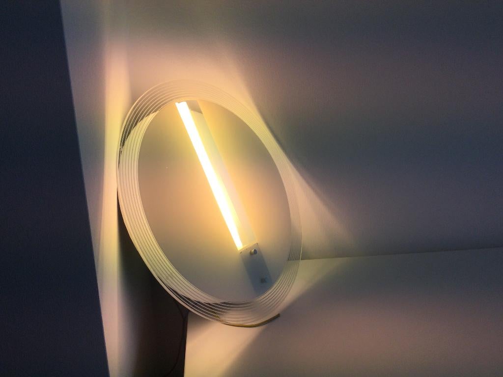 Lampe murale année 1980, Enlèvement