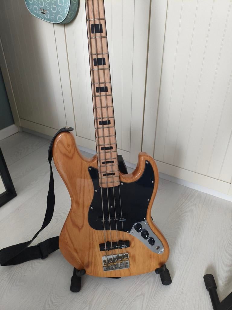 Harley Benton Vintage Series basgitaar