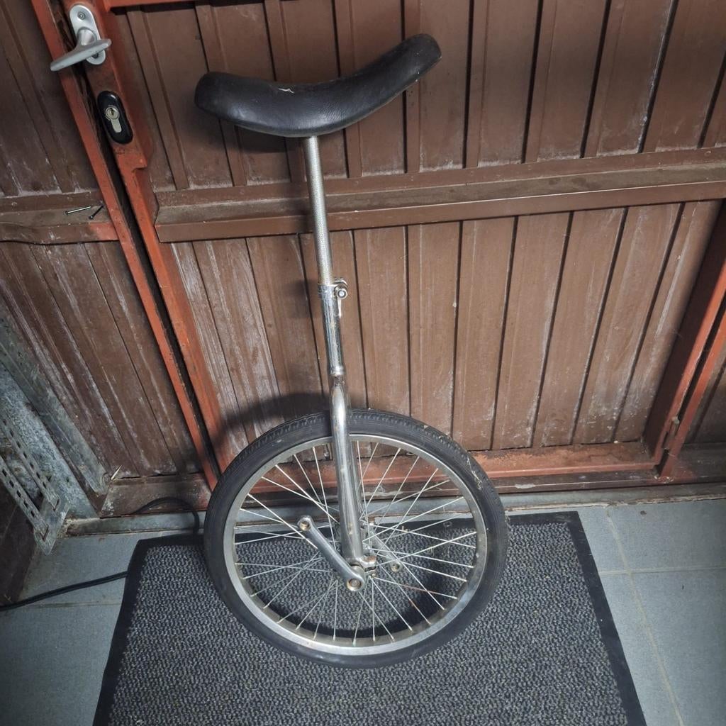 Eénwieler, Fietsen en Brommers, Ophalen