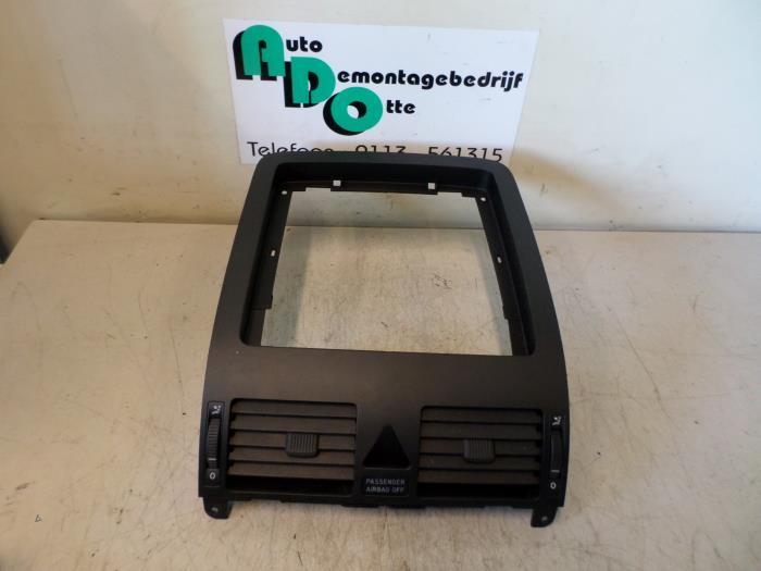 Luchtrooster Dashboard van een Volkswagen Touran (Touran 03-, Gebruikt, -, Volkswagen, -