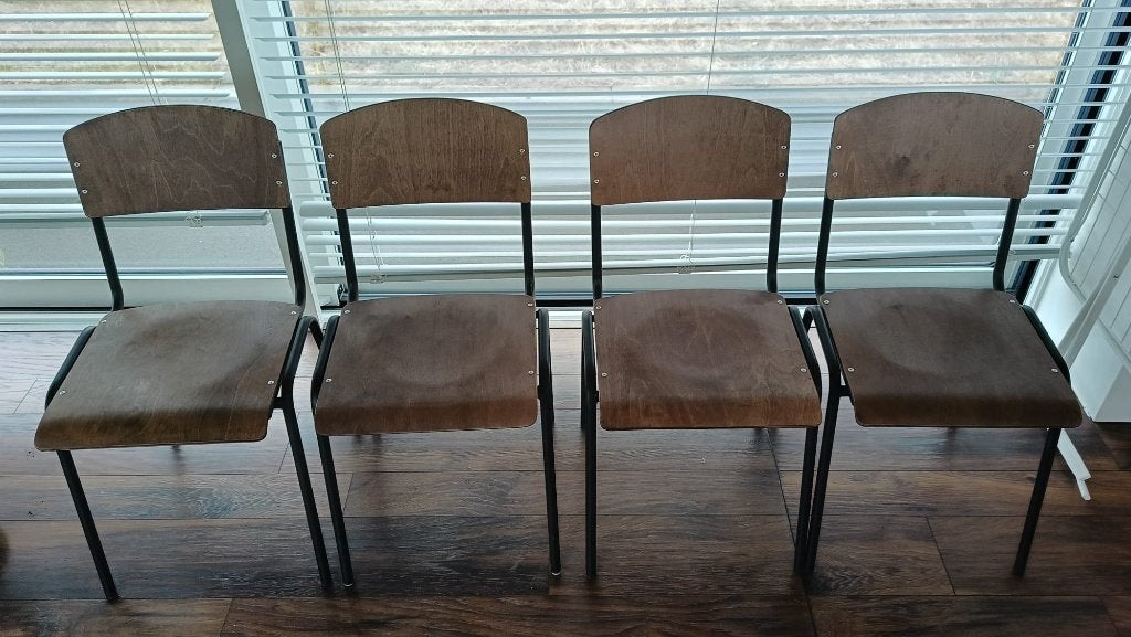 4 schoolstoelen - gekocht in 2025, Huis en Inrichting, Stoelen, Ophalen, Bruin, Zo goed als nieuw, Vier