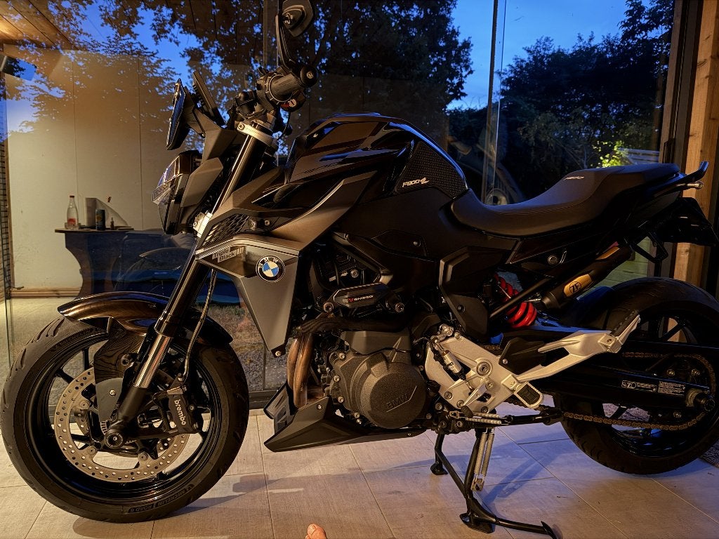 BMW F900R Full Option 2024, 2 cilinders, Motorrijbewijs A, Handvatverwarming, Gebruikt