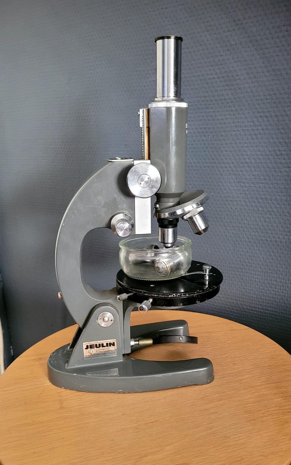 Vintage microscoop met meerdere lenzen., Audio, Tv en Foto, Ophalen