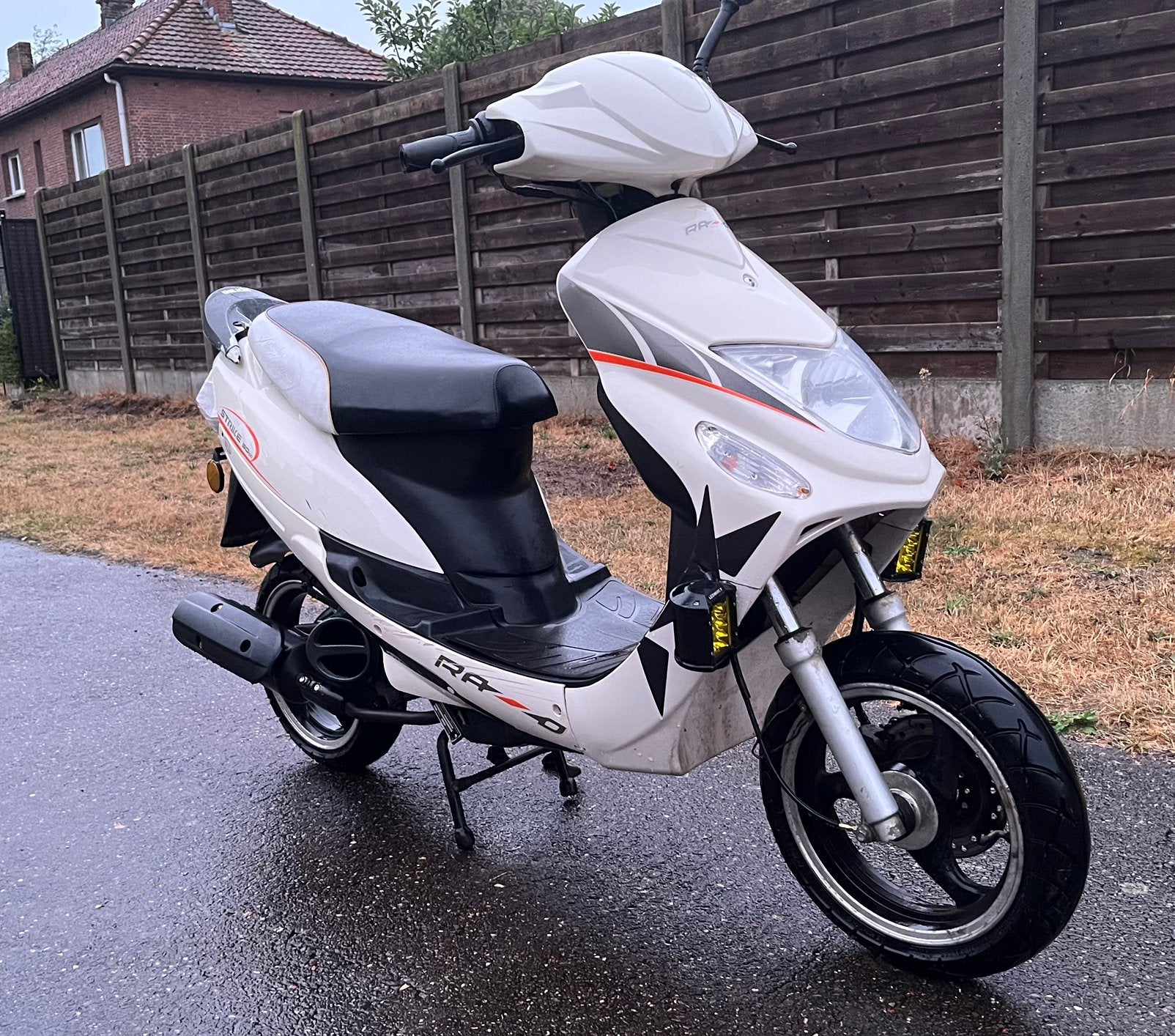 Razzo Strike 80cc, Fietsen en Brommers, Scooters | Overige merken, Ophalen, Zo goed als nieuw