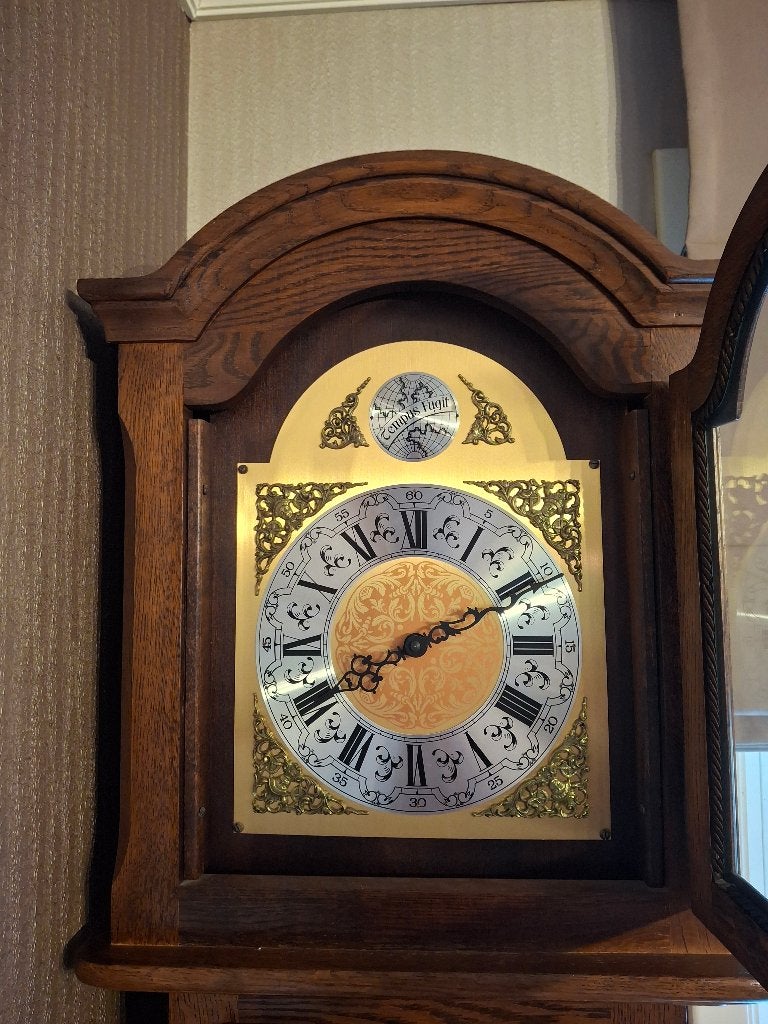 Eiken Staande klok ´Tempus Fugit´, Ophalen