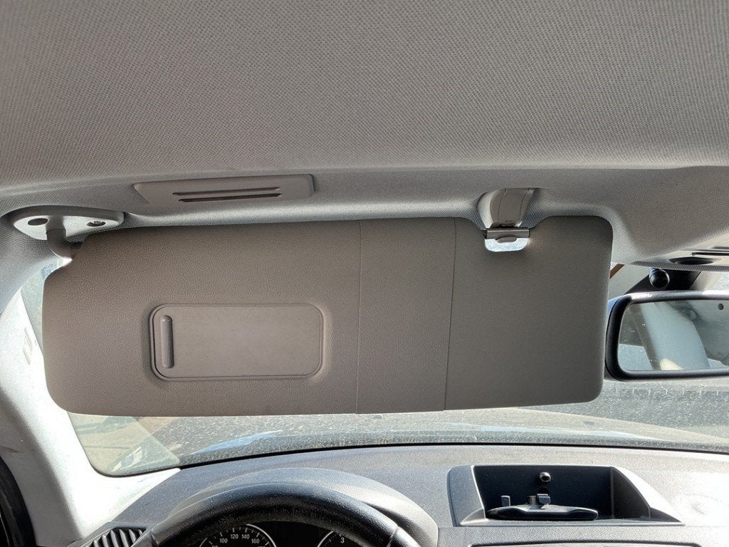 ZONNEKLEP BMW 1 serie (E82) (|51167252507|), Gebruikt, BMW, Petuelring 130
80809  München, DE, Bayerische Motoren Werke AG