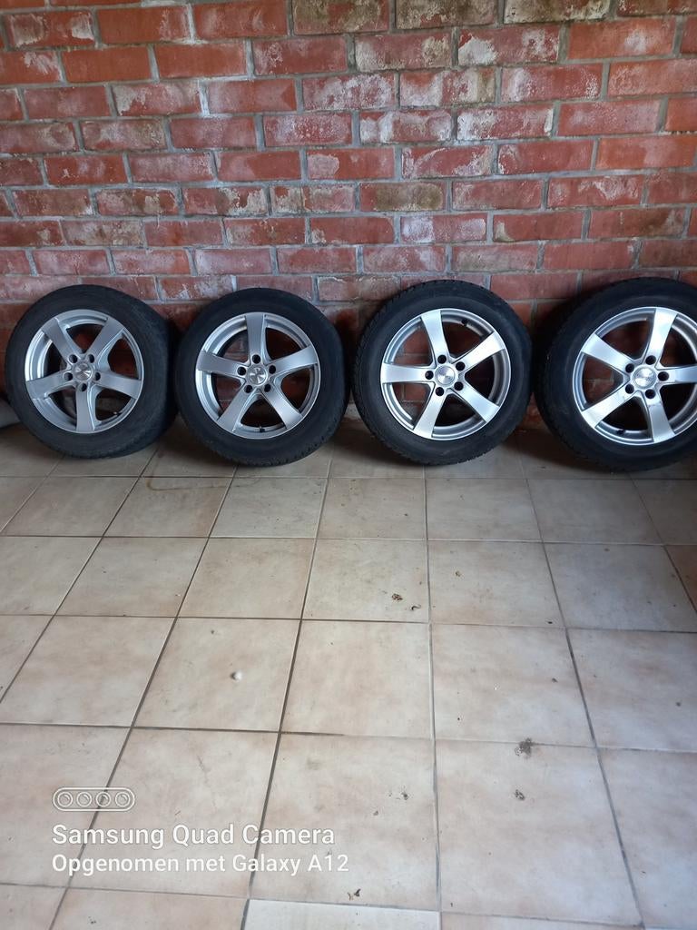 Banden uniroyal 205/55 r16h 10000 km  gereden, Auto-onderdelen, Banden en Velgen, Ophalen, Band(en)