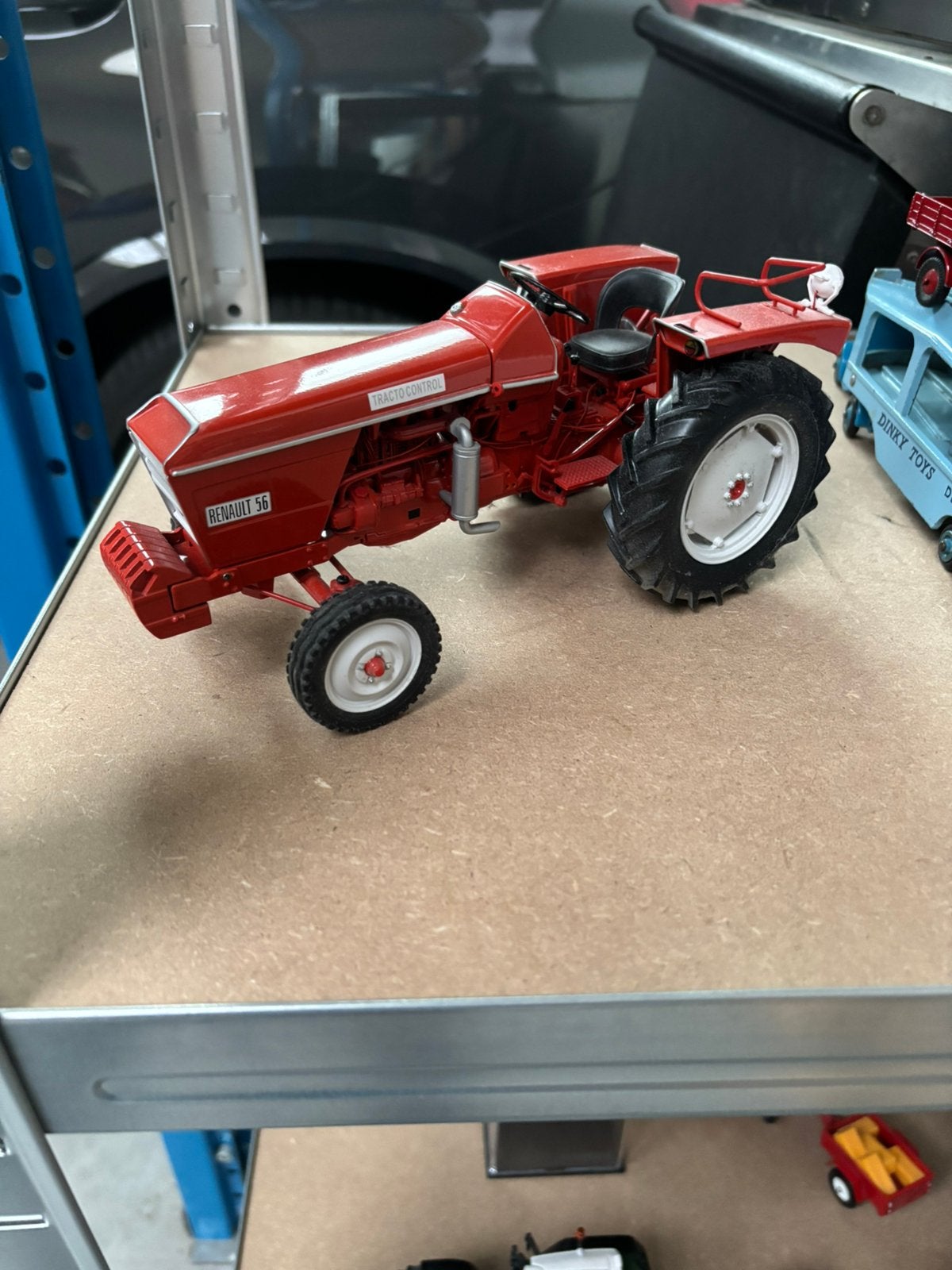Tractoren Schaal 1:16 , Universal Hobbies en Ertl, Hobby & Loisirs créatifs, Voitures miniatures | 1:18, Enlèvement ou Envoi, Comme neuf