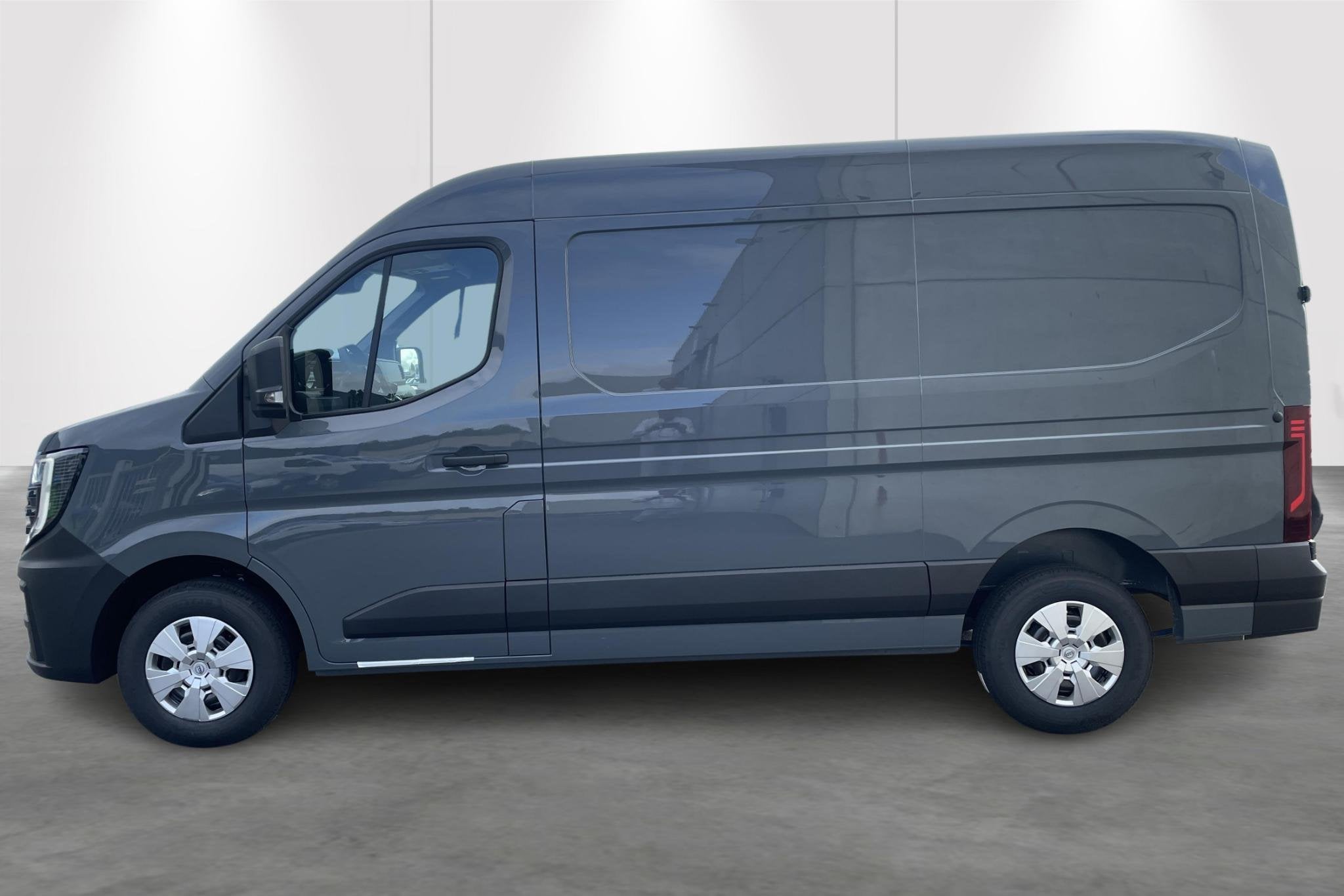 Nissan Interstar L2H2 3.3T 2,0 dCi 130 N-Connecta AM2026 ave, Neuf, Argent ou Gris, 4 portes, Entreprise