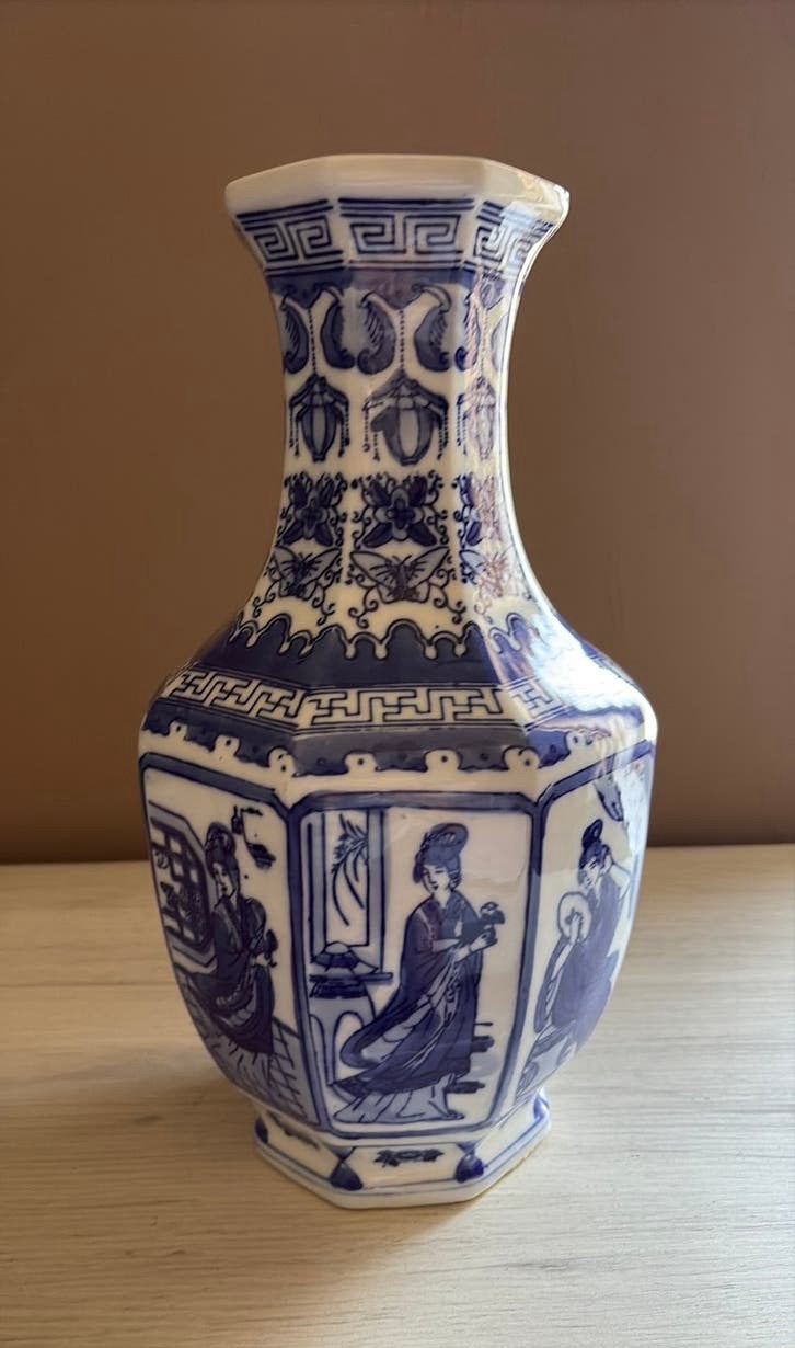 Grote Achthoekige Chinese Porseleinen Vaas wit-blauw, Ophalen of Verzenden