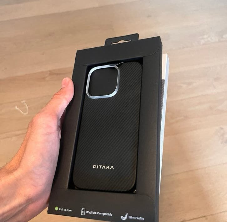 PITAKA Ultradun zwart/grijs hoesje (iPhone 16 Pro), IPhone 16 Pro, Frontje of Cover, Nieuw, Draadloos opladen
