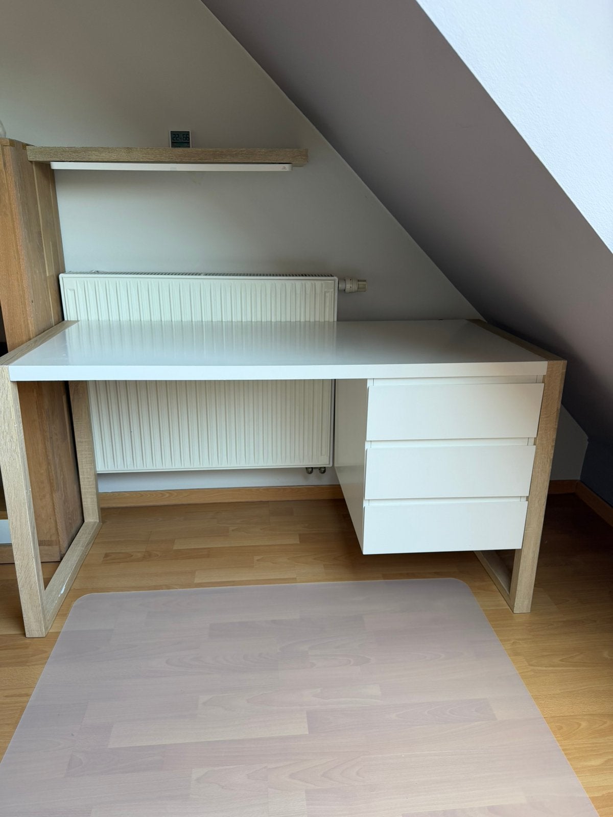 Bureau blanc et effet bois – avec tiroirs, Maison & Meubles, Bureaux, Autres marques, Autres types, Enlèvement, Utilisé