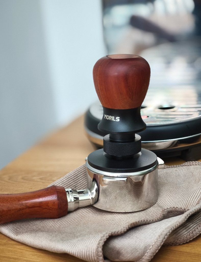 Morils 54mm self-leveling koffietamper, Elektronische apparatuur, Overige merken, Ophalen of Verzenden, Zo goed als nieuw, Barista-accessoire