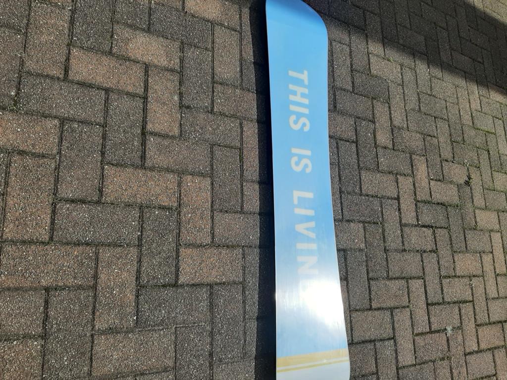 Spiksplinternieuw snowboard, Ophalen